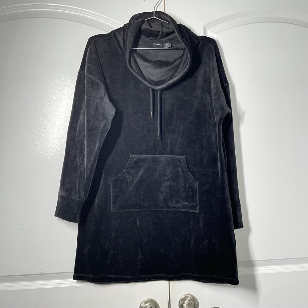 Tahari Sleepwear Black Velour Pull Over size L